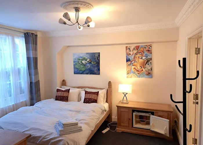 Double Room With Private Bathroom In Flat London Centre