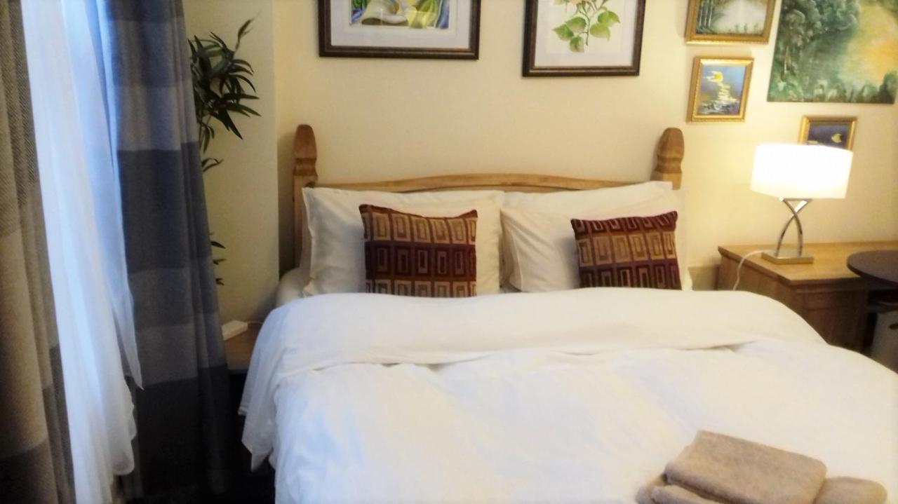 Double With Private Bathroom In Flat Centre Quarto em Acomodações Particulares Londres